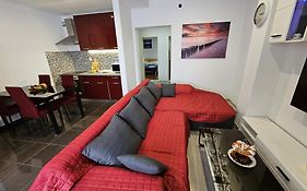 Modern Apartment Nikola In A Quiet Area